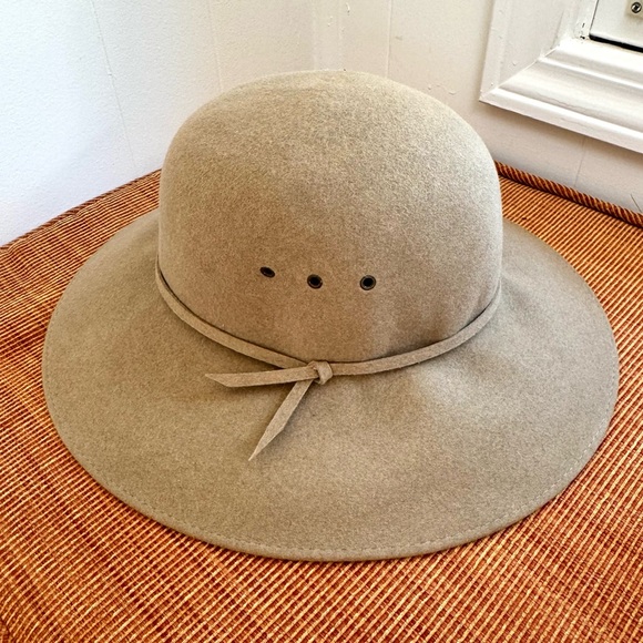 Gorgeous Helen Kaminski Vintage Felted Wool Cloche Hat Beige Camel EUC - Picture 5 of 5